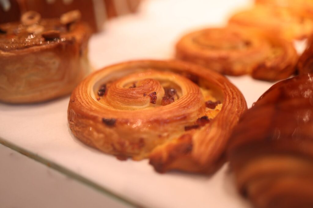 pexels photo 19803485 Delicious freshly baked cinnamon rolls on display, perfect for dessert lovers.